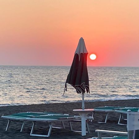 Rosso Tramonto Luxury-White- Ladispoli, Lungomare Regina Elena 58 Villa Luaran gambar